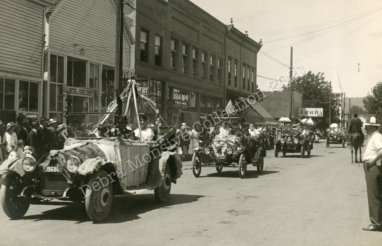 Postcard number 26, Cottage Grove fourth of July Parade circa 1916